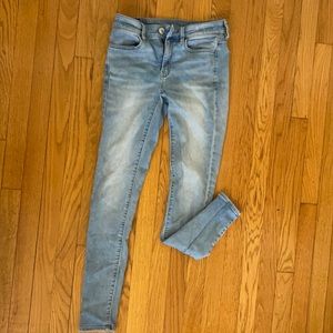 Light Wash American Eagle Skinny Jeans (long)